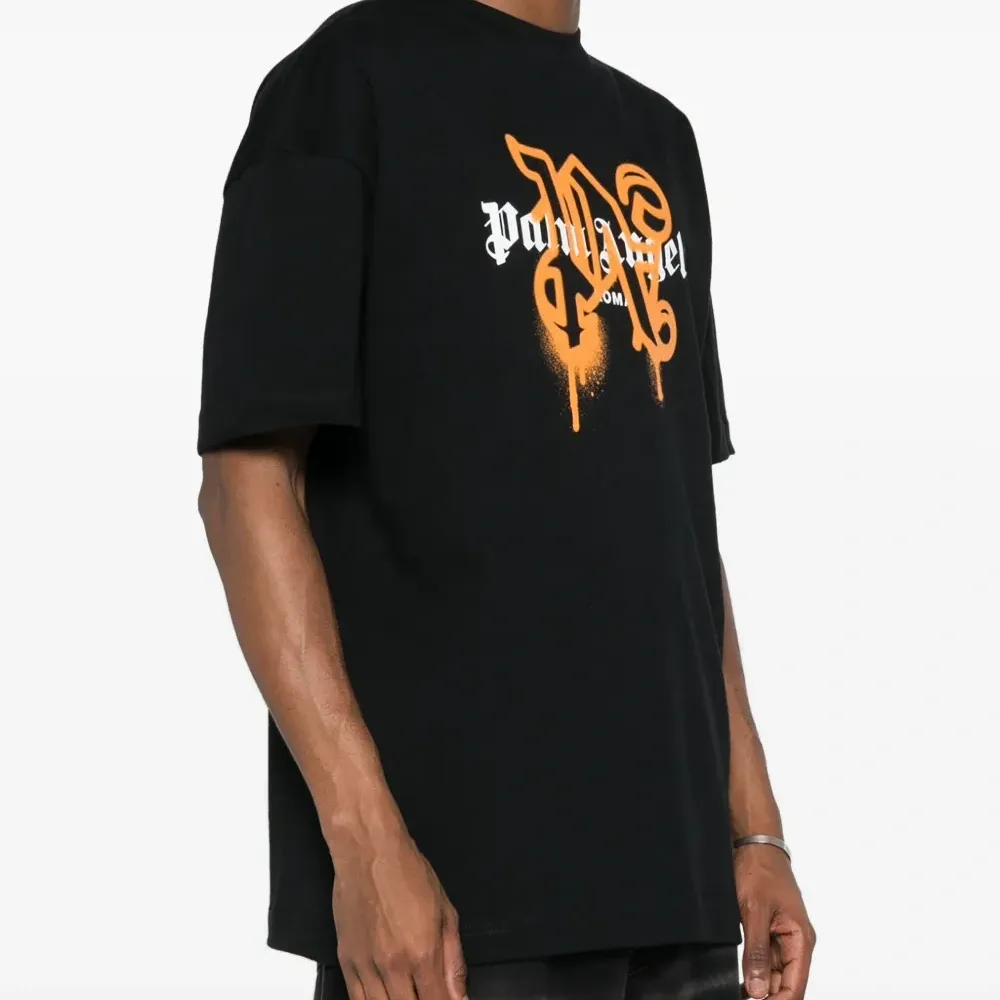 Футболка с логотипом