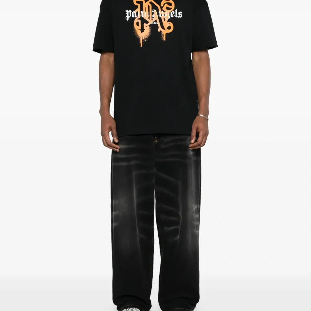 Футболка с логотипом