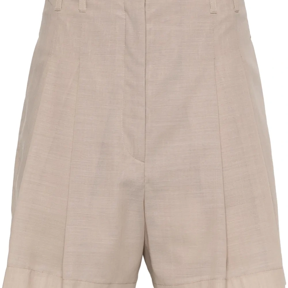 Шорты строгого кроя со складками