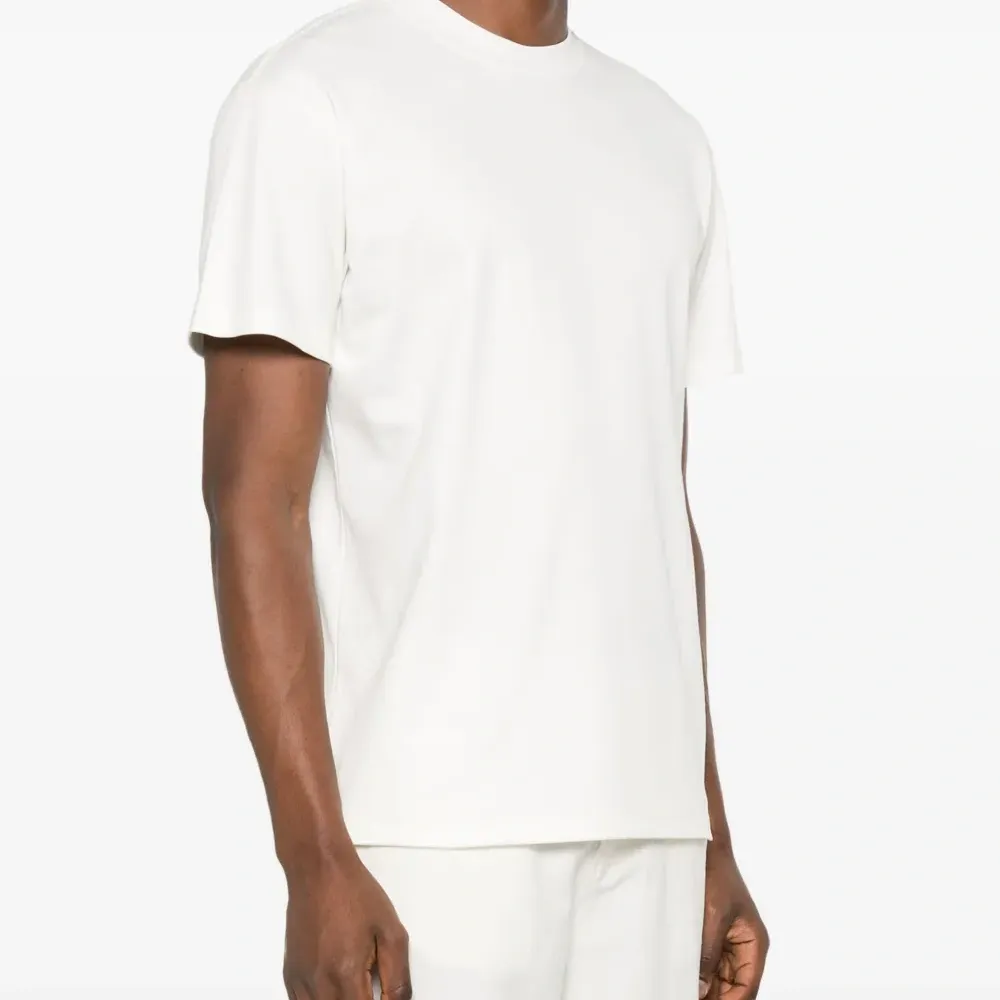 Футболка с круглым вырезом