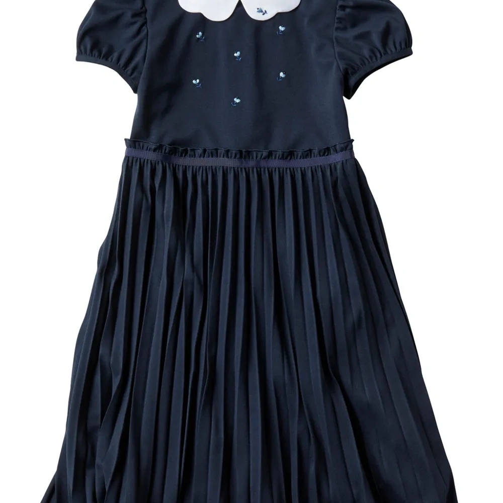 Платье с короткими рукавами и вышивкой