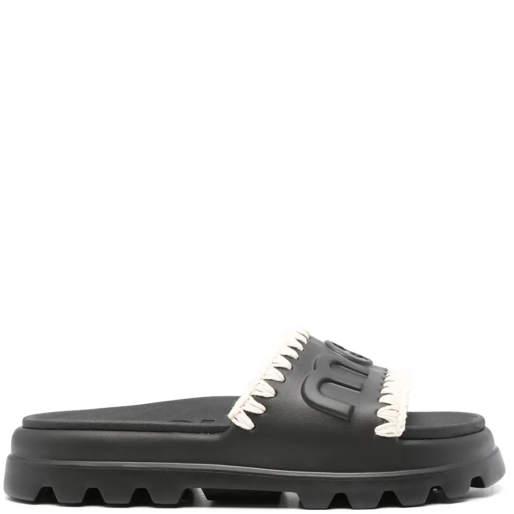 Шлепанцы с тисненым логотипом