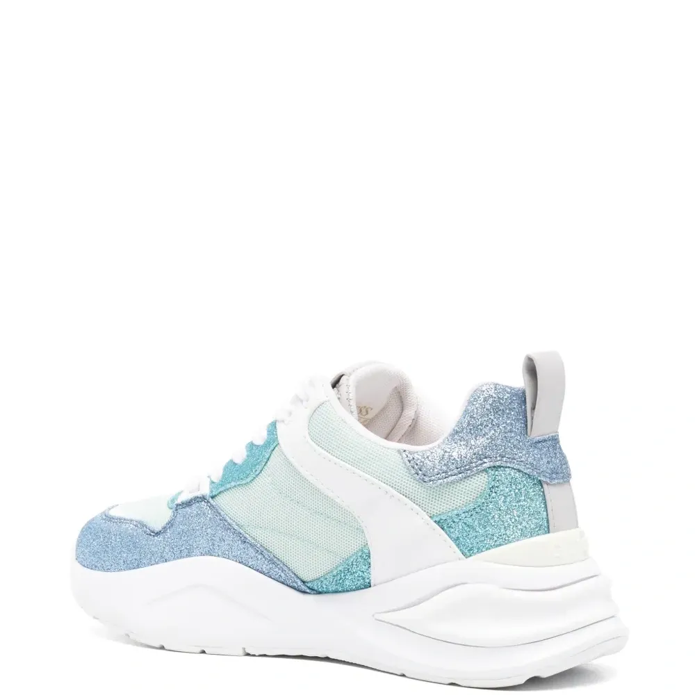 Кроссовки с блестящими вставками