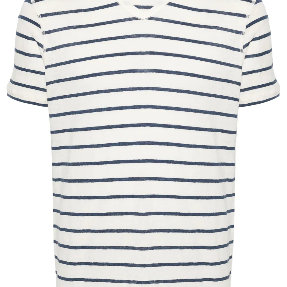 Полосатая футболка с V-образным вырезом