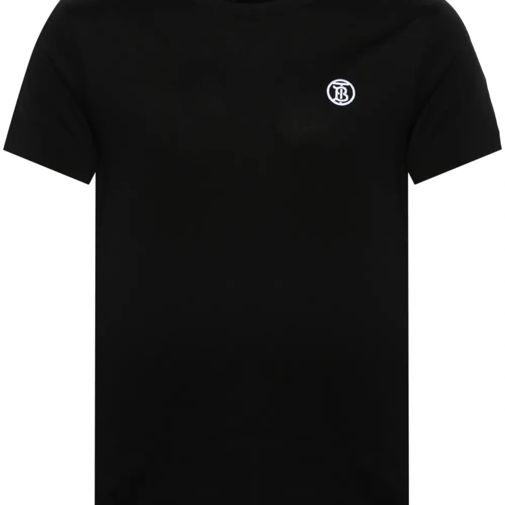 Футболка с вышитым логотипом Футболка с вышитым логотипом