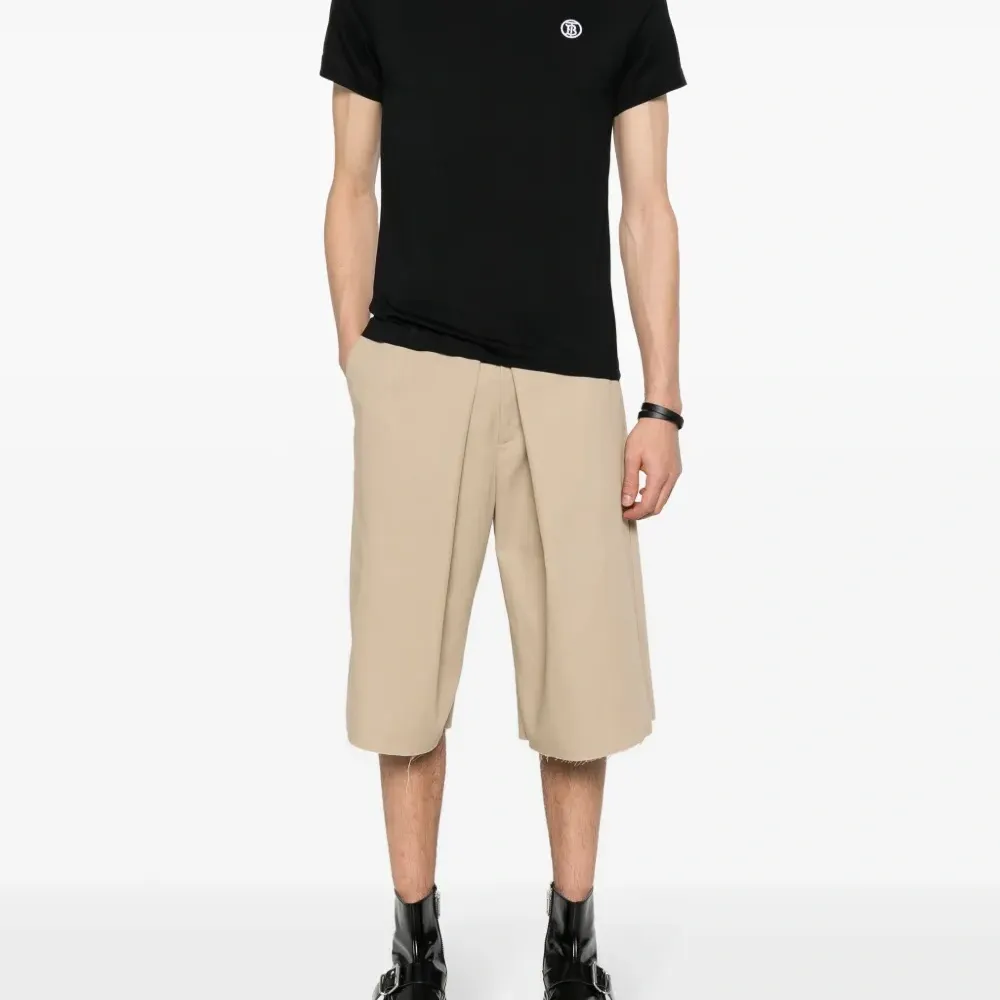 Футболка с вышитым логотипом Футболка с вышитым логотипом