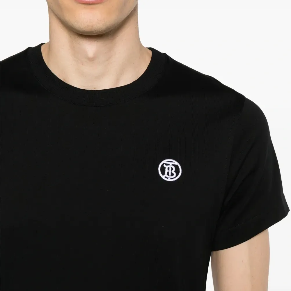 Футболка с вышитым логотипом Футболка с вышитым логотипом