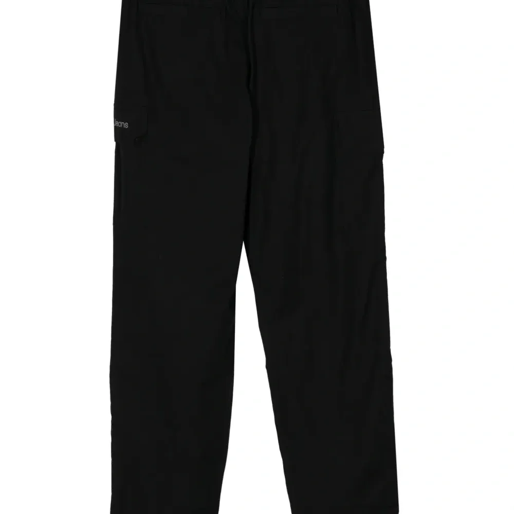 Брюки карго Essential с эластичным поясом Брюки карго Essential с эластичным поясом