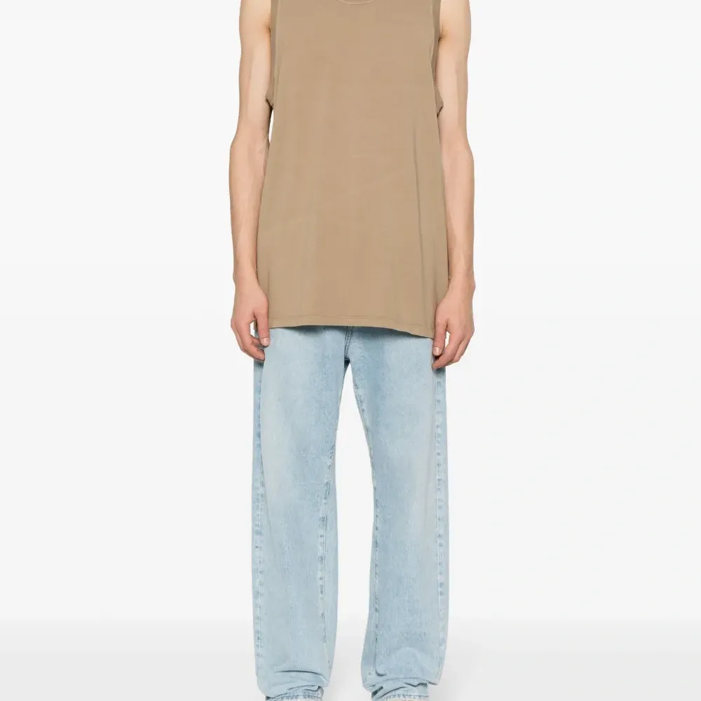 Топ Hugo с вырезом