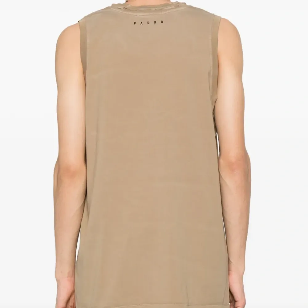 Топ Hugo с вырезом