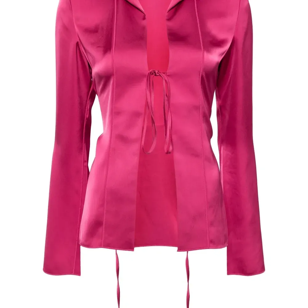 Атласная блузка с завязками