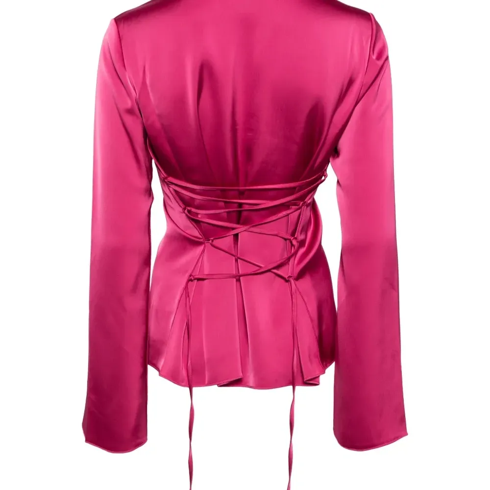 Атласная блузка с завязками