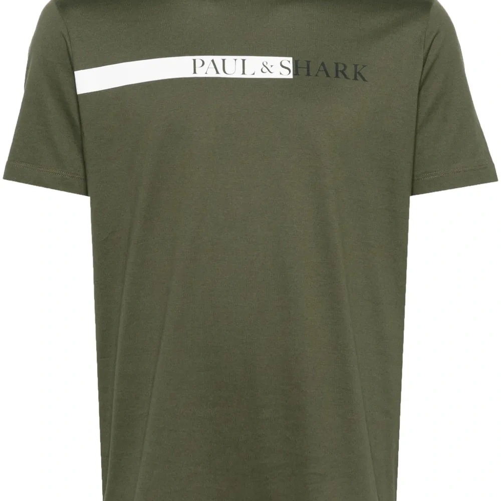 Футболка с логотипом