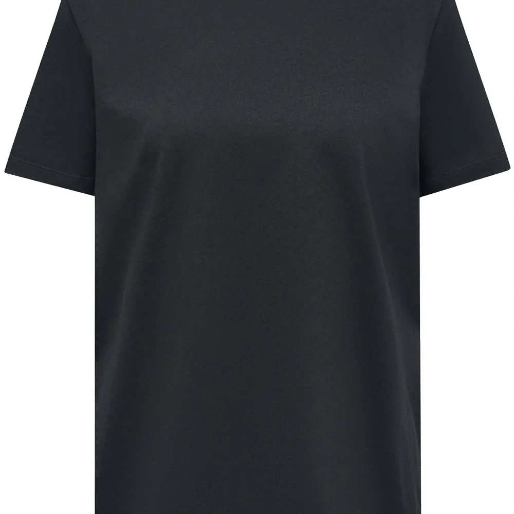 футболка с круглым вырезом