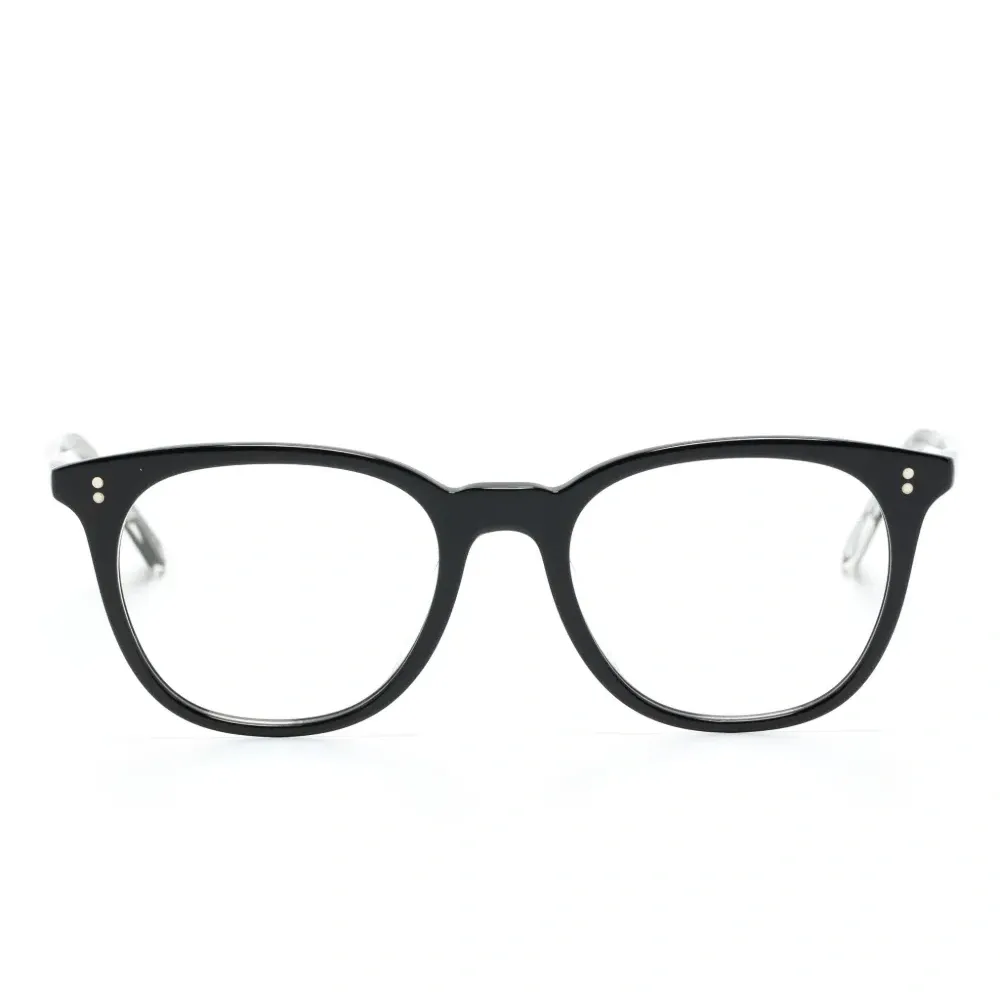 Очки в круглой оправе