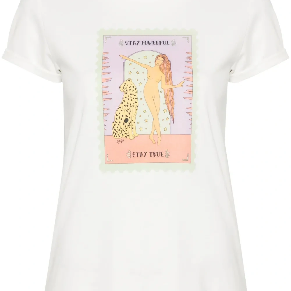 Футболка с вышитым логотипом