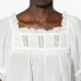 Блузка с объемными рукавами и кружевом
