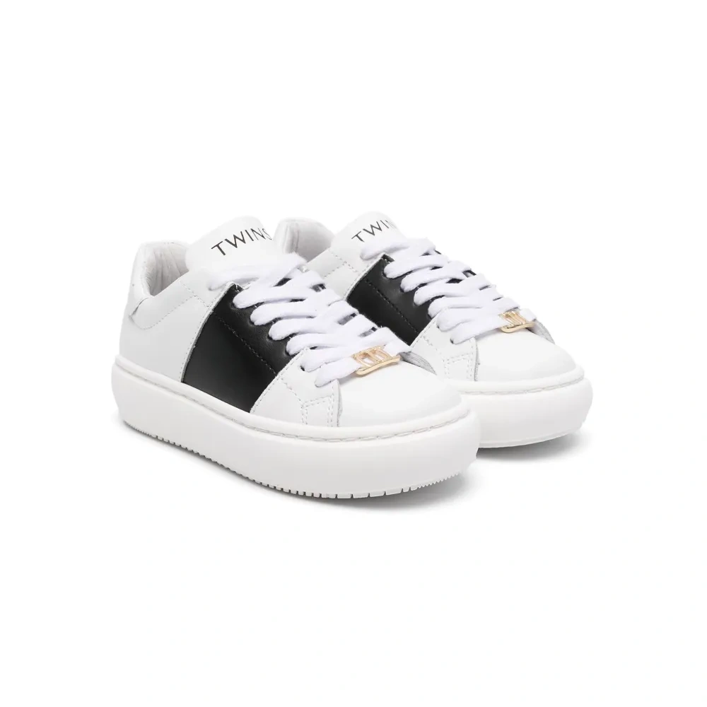 Кроссовки с логотипом