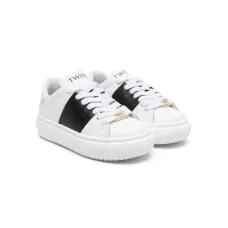 Кроссовки с логотипом