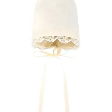 Шапка с кружевом и завязками