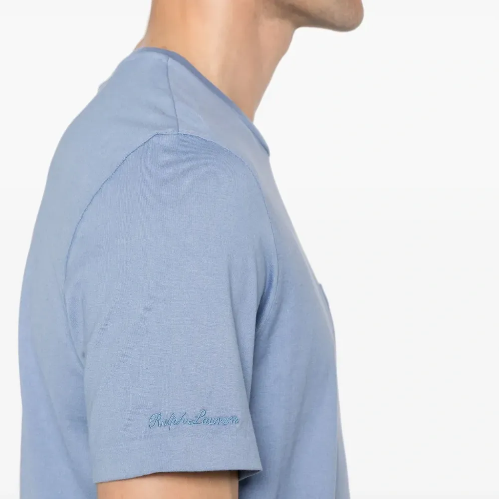 Футболка с нагрудным карманом