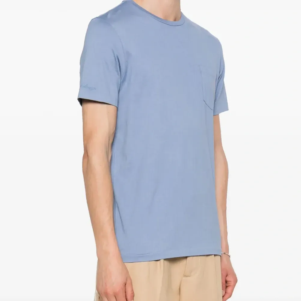 Футболка с нагрудным карманом