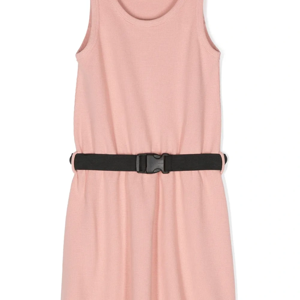 Фактурное платье с поясом