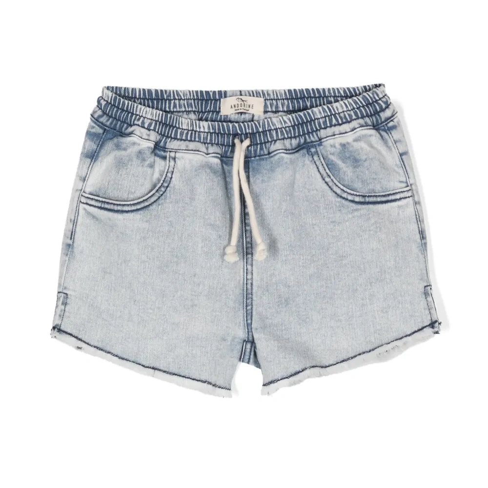 Короткие шорты с необработанными краями