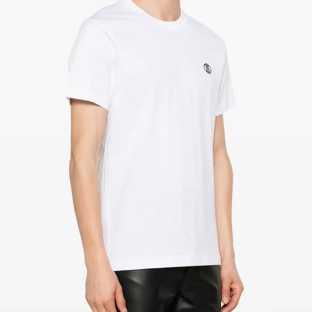 Футболка из органического хлопка с вышитым логотипом Футболка из органического хлопка с вышитым логотипом