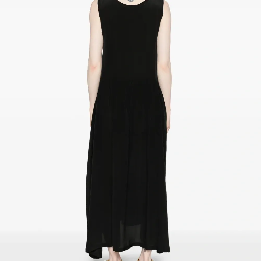 Расклешенное платье макси