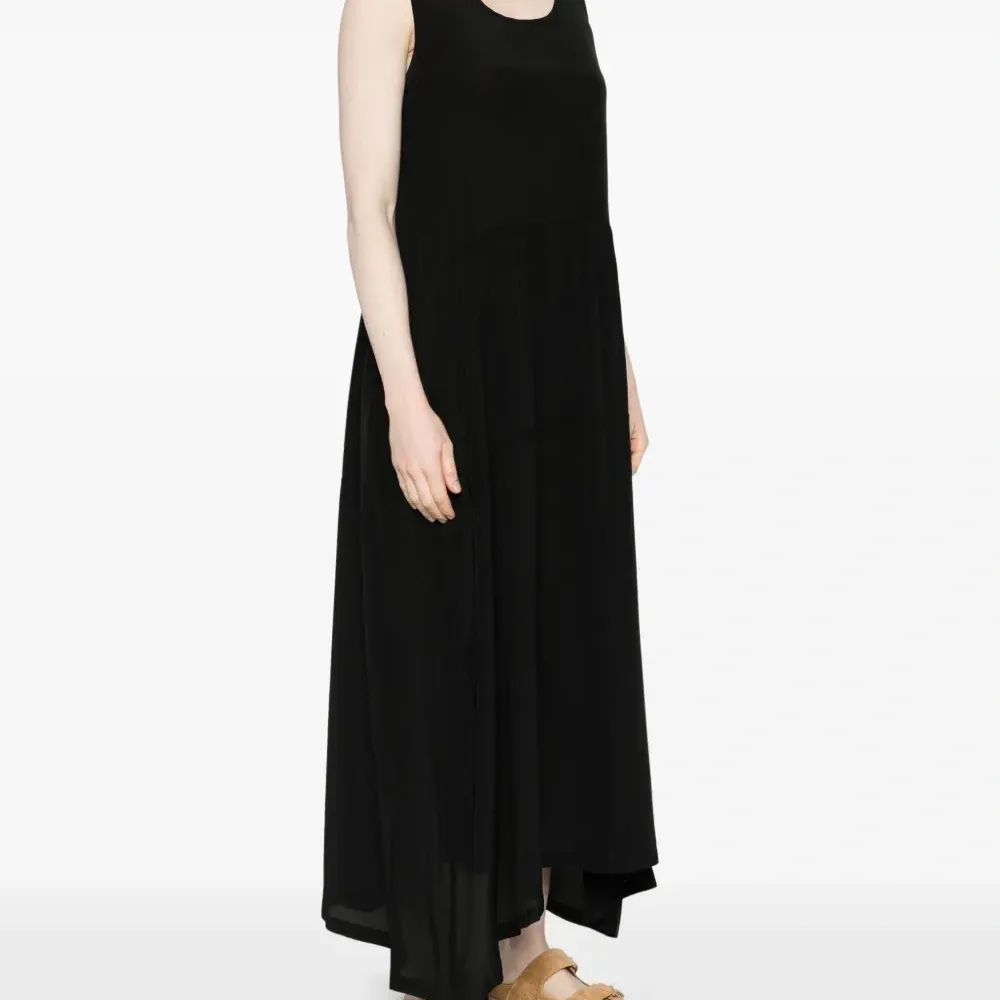 Расклешенное платье макси