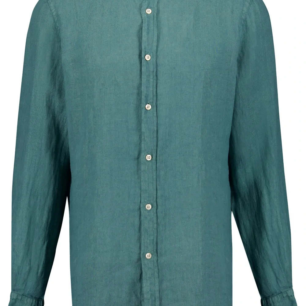 Льняная рубашка с классическим воротником