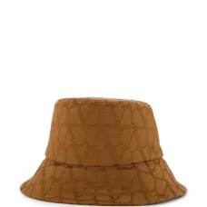 Панама с тисненым логотипом