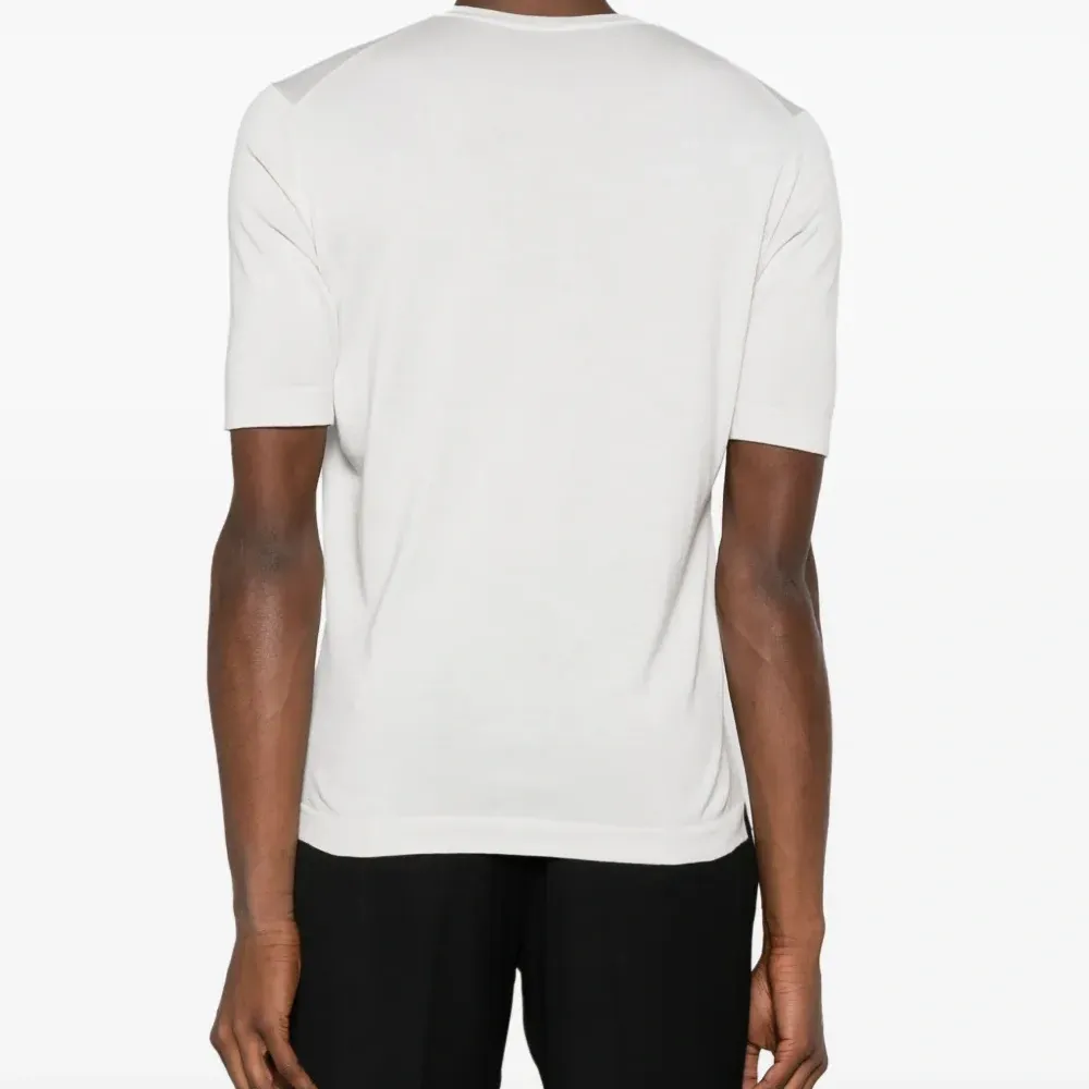 Футболка тонкой вязки