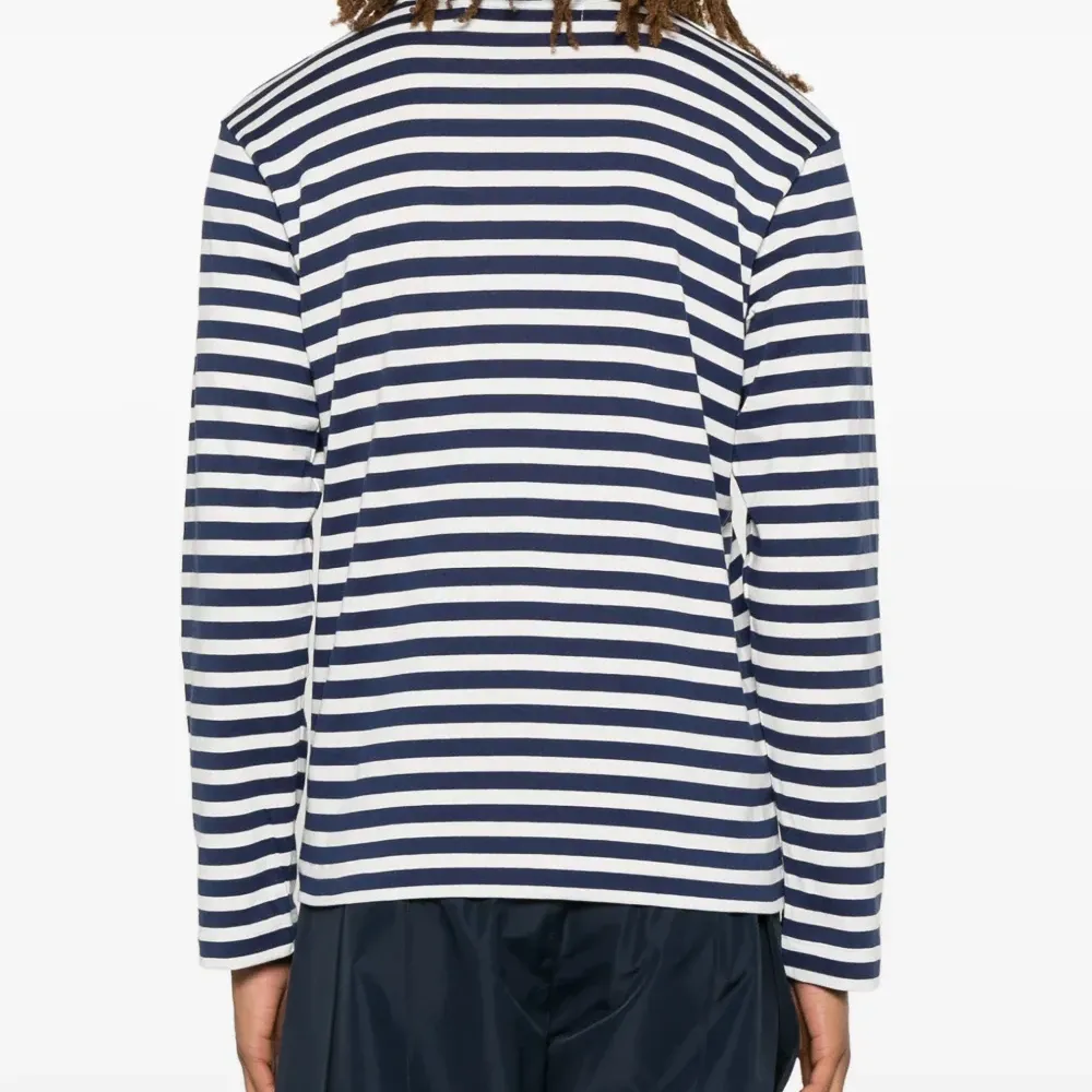 Футболка с нашивкой Футболка с нашивкой