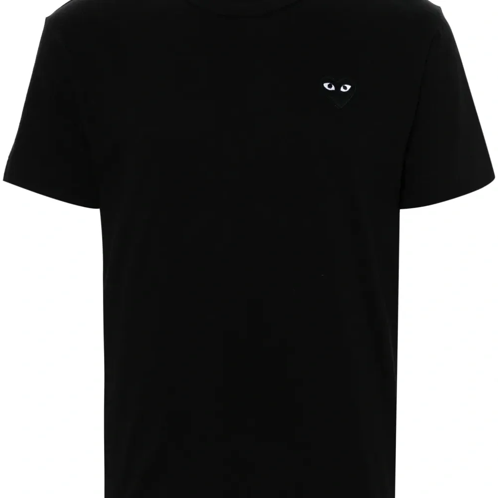 Футболка с нашивкой