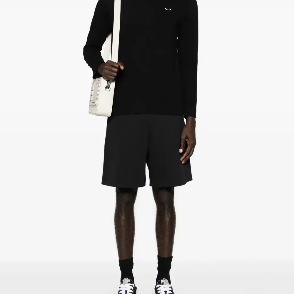 Футболка с нашивкой