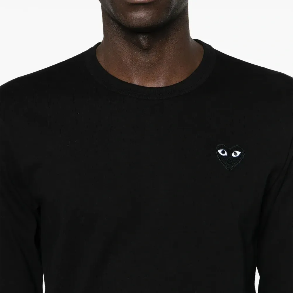 Футболка с нашивкой