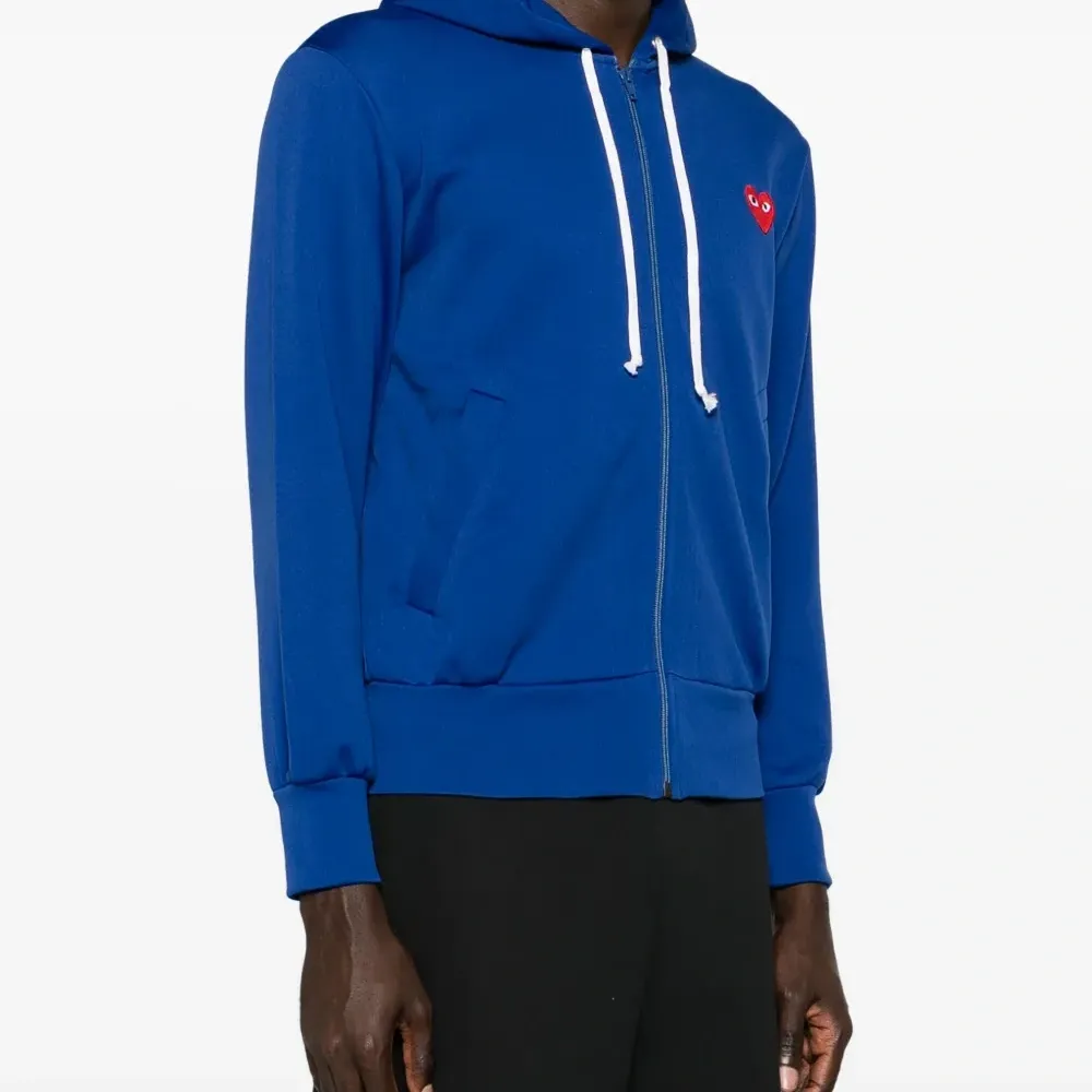 Худи с аппликацией