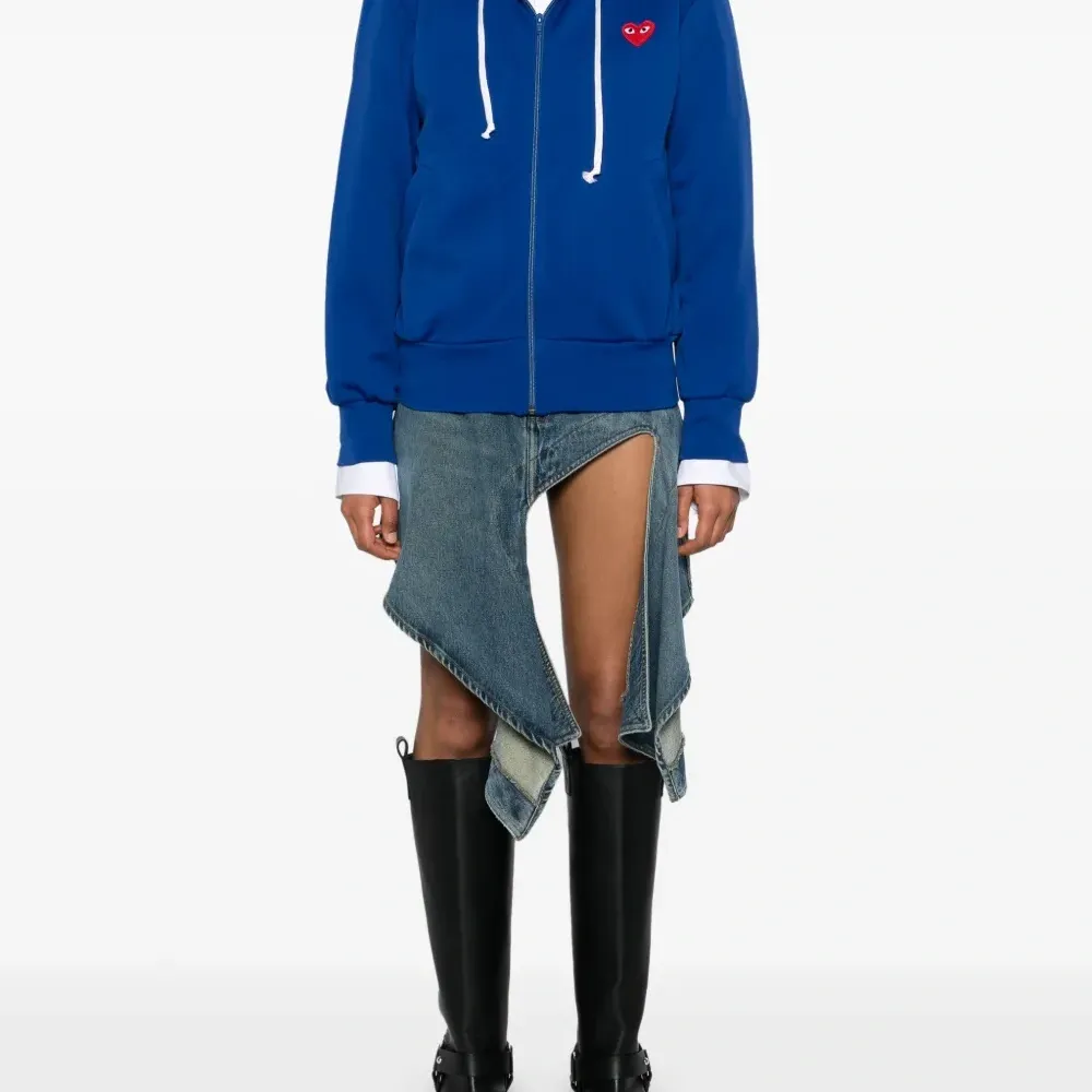 Худи с аппликацией