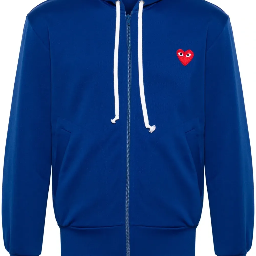 Худи с аппликацией