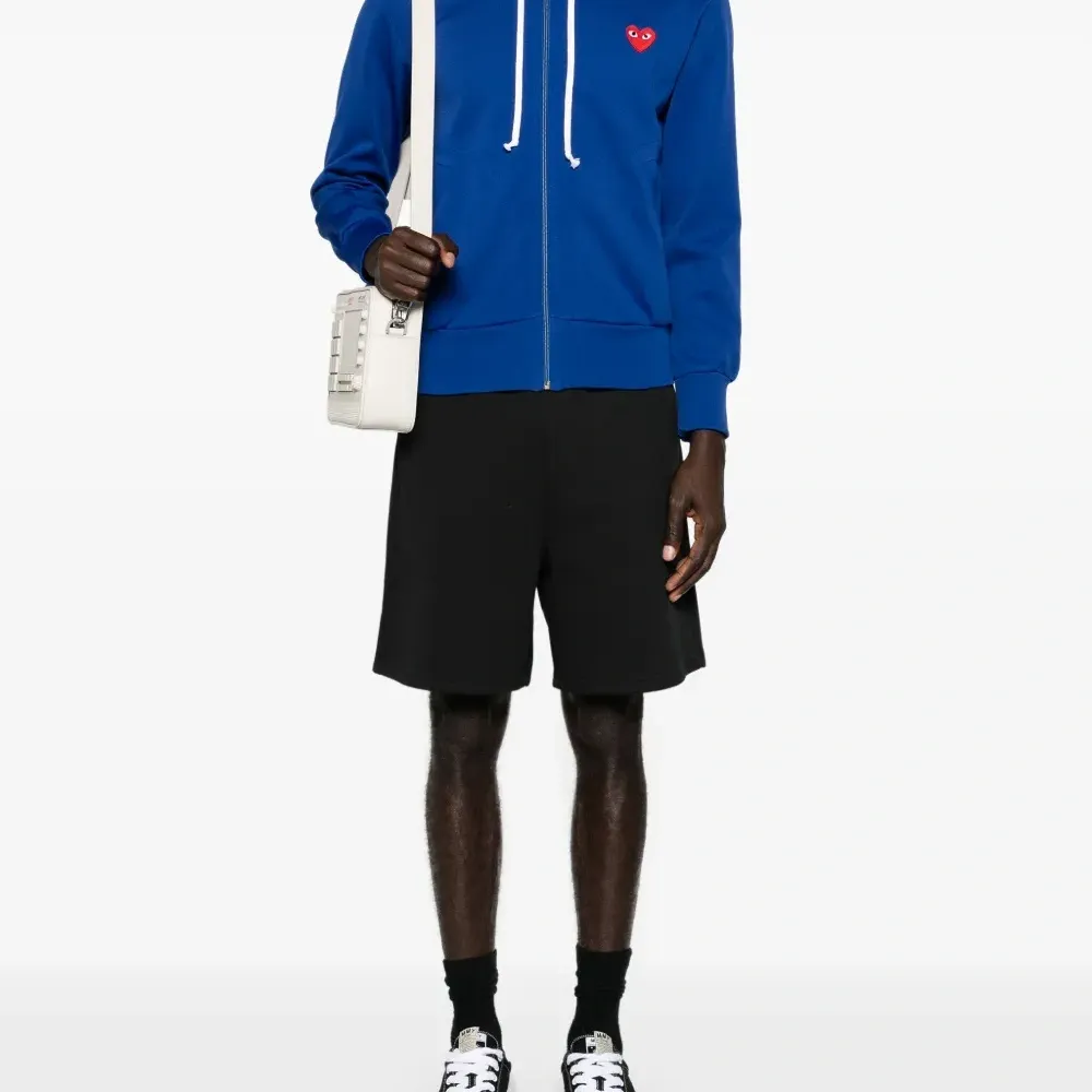 Худи с аппликацией