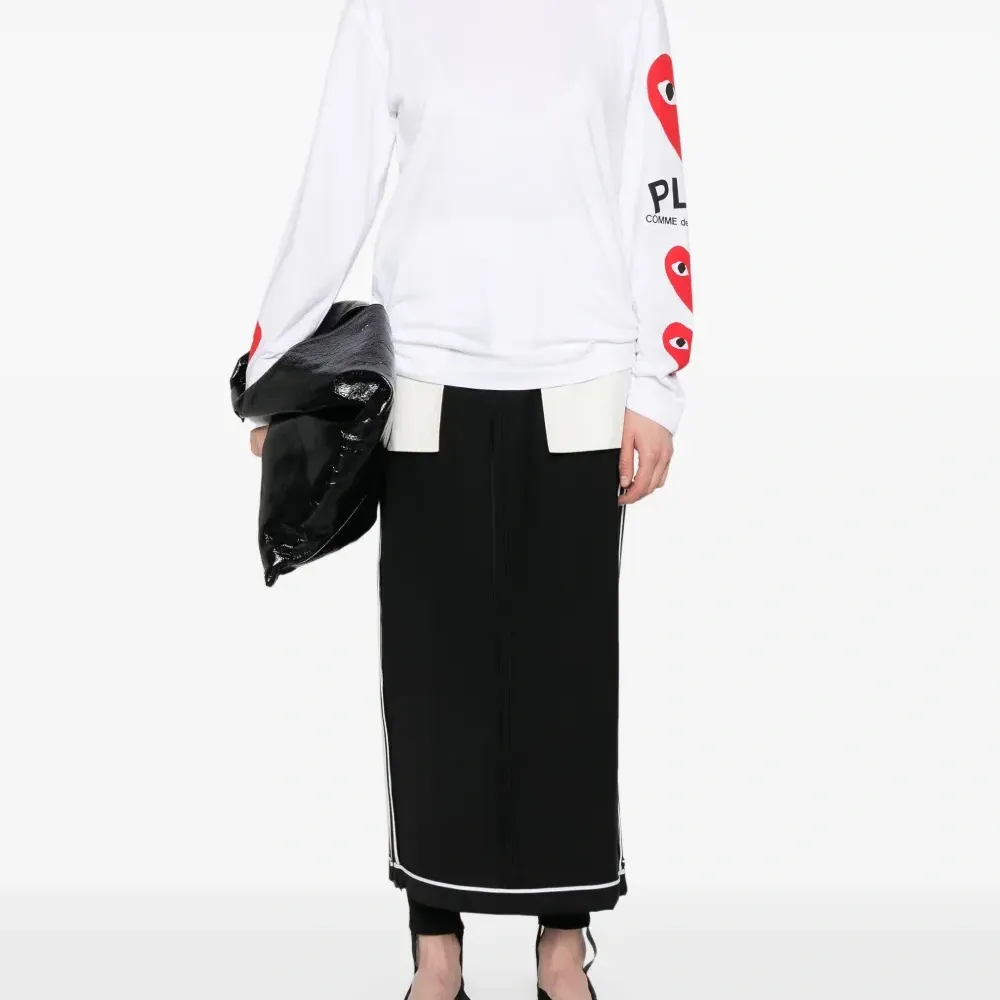 Футболка с длинными рукавами и принтом