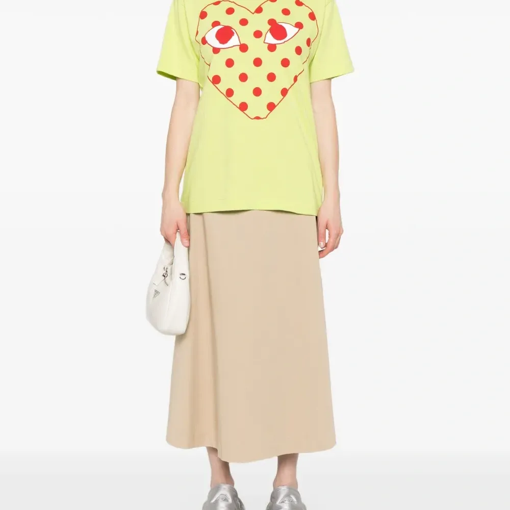 Футболка с логотипом