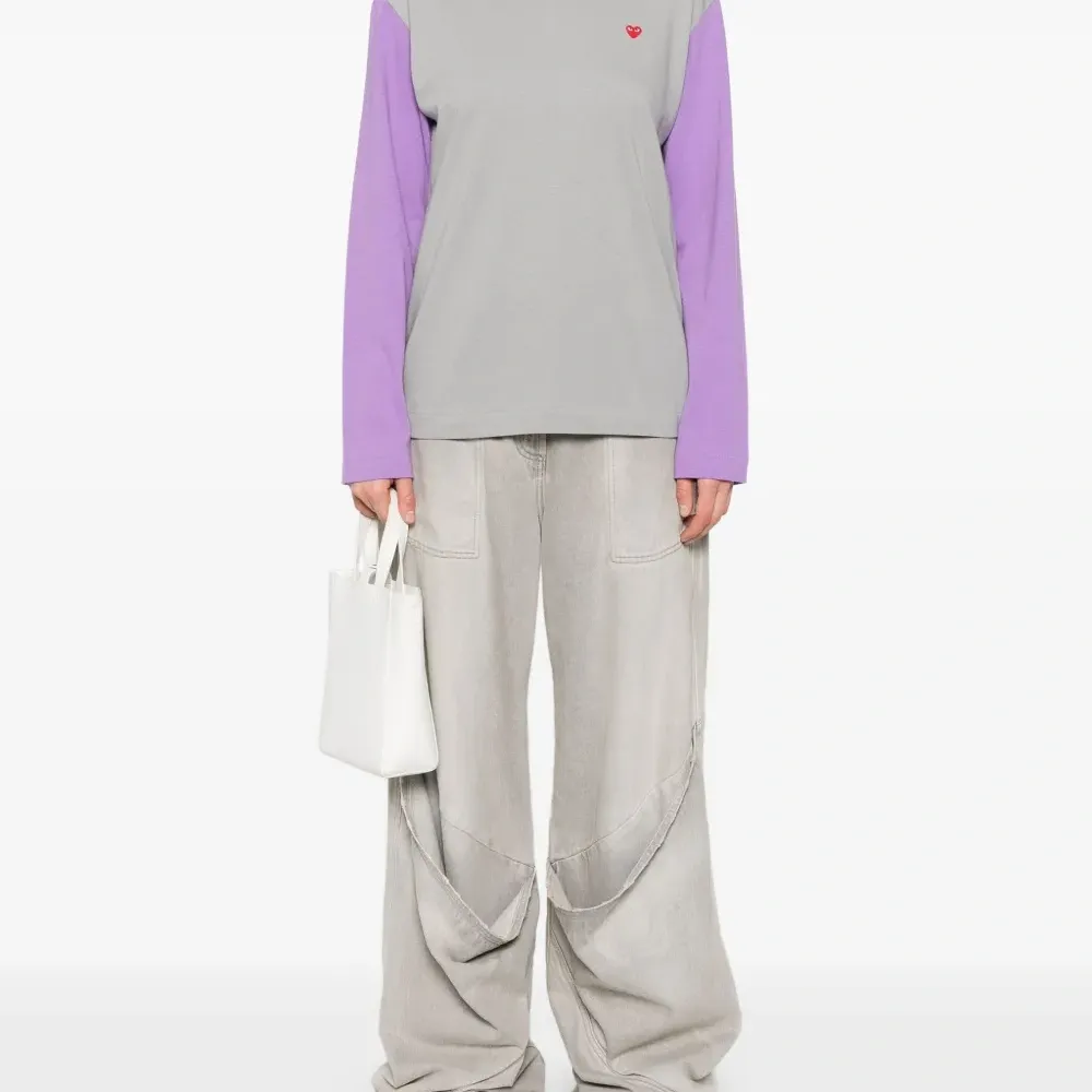 Футболка с нашивкой