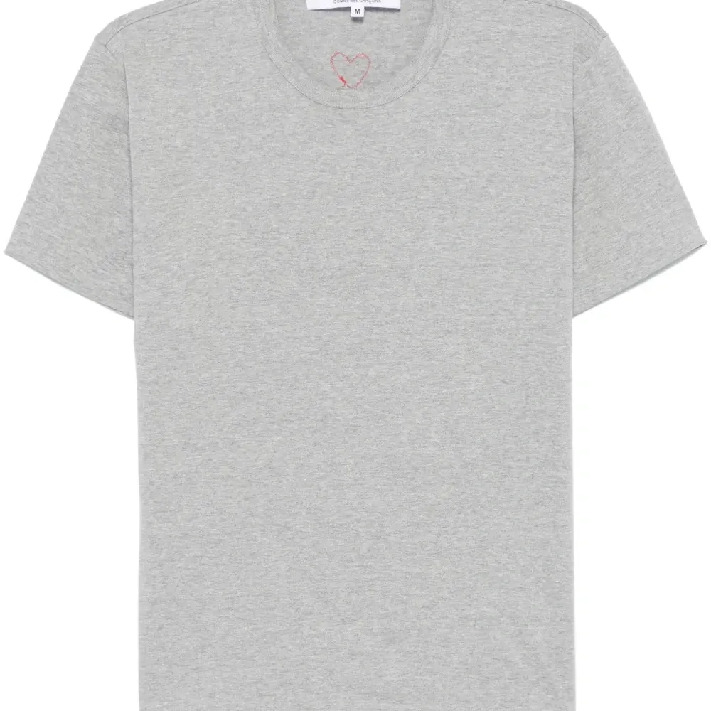 Футболка с нашивкой