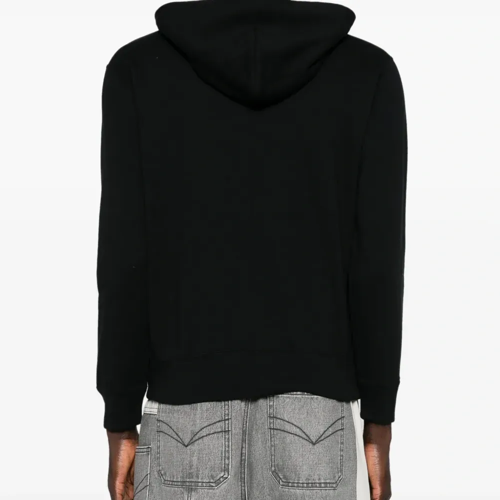 Худи с нашивкой