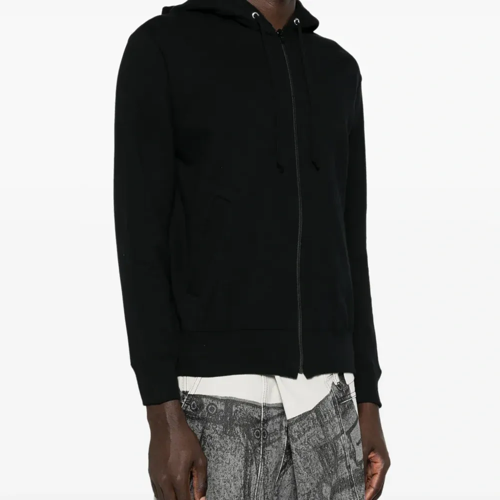 Худи с нашивкой