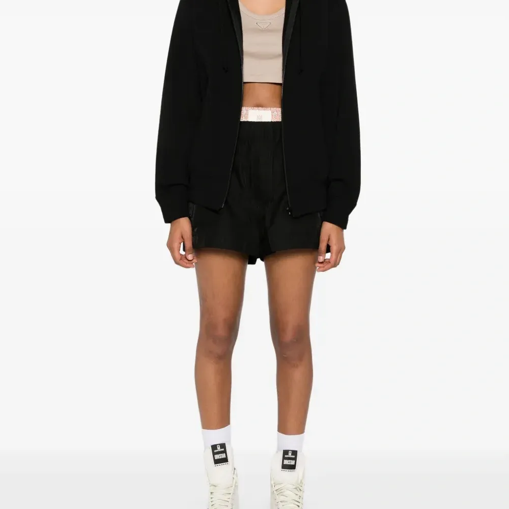 Худи с нашивкой