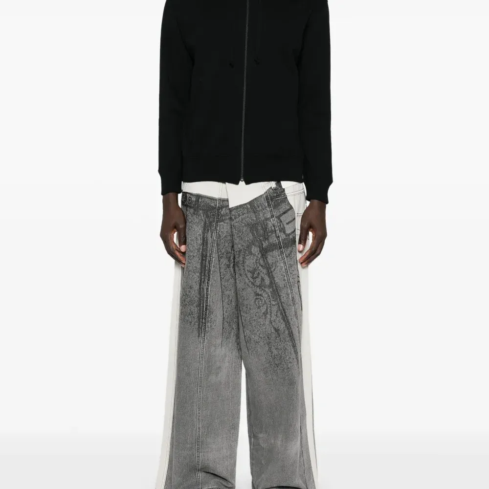 Худи с нашивкой